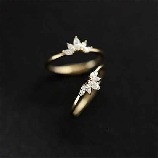 Anillo Exclusivo de Corona de Cristal de Oro