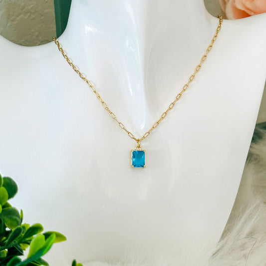 Collar con colgante talla esmeralda