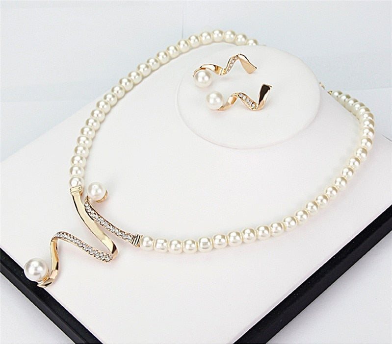 Conjunto de collar + pendientes de perlas naturales