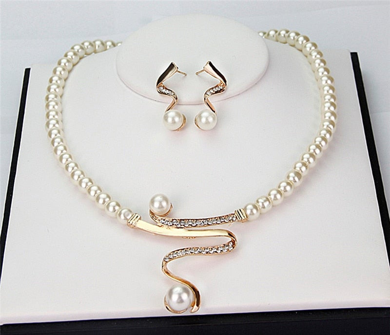Conjunto de collar + pendientes de perlas naturales