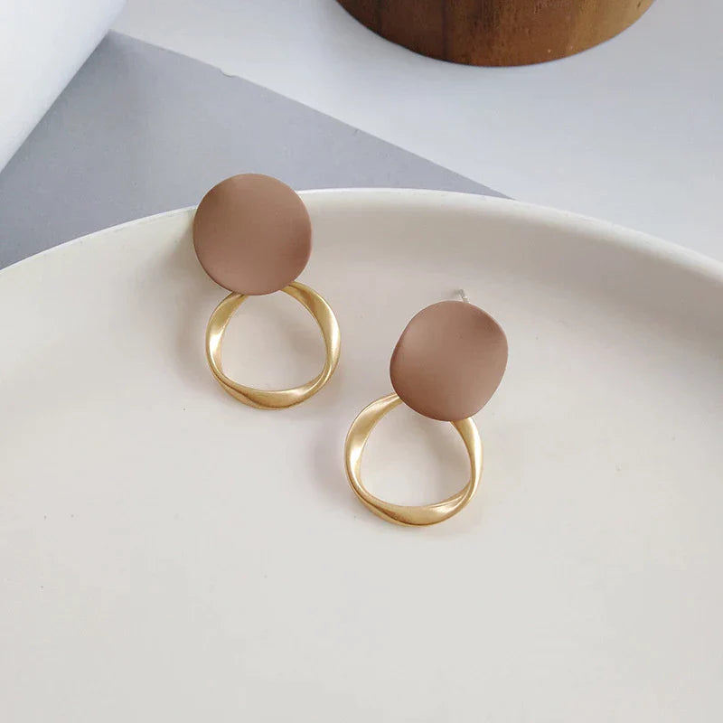 Aretes Minimalistas de Lujo Marrones en Oro