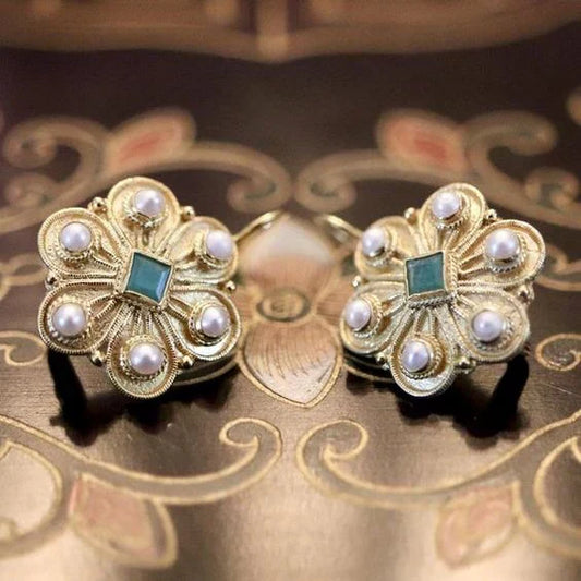 Aretes Flor Dorada con Perlas Vintage